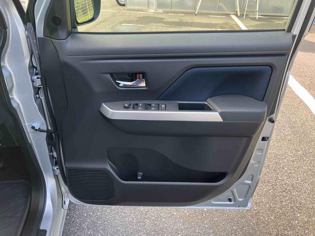 トールカスタムＧＬＥＤヘッドライト＆フォグランプ　アダプティブクルコン　１４インチアルミホイール　両側電動スライドドア　電動パーキングブレーキ　プッシュボタンスターター　コーナーセンサー　衝突被害軽減ブレーキ（千葉県）の中古車