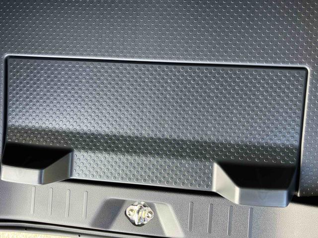 トールカスタムＧＬＥＤヘッドライト＆フォグランプ　アダプティブクルコン　１４インチアルミホイール　両側電動スライドドア　電動パーキングブレーキ　プッシュボタンスターター　コーナーセンサー　衝突被害軽減ブレーキ（千葉県）の中古車