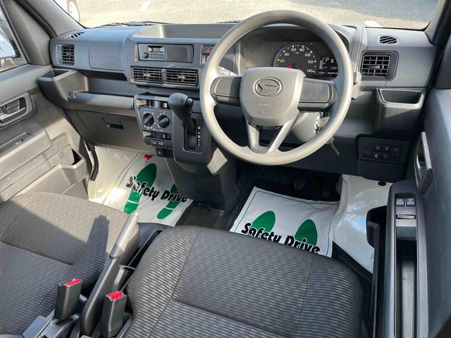 ハイゼットカーゴＤＸオートライト／衝突回避支援システム／オートハイビーム／横滑り防止装置／コーナーセンサー／スペアタイヤ／ＡＭ・ＦＭラジオ／マニュアルエアコン／アイドリングストップ／キーレス／オーバーヘッドシェルフ（千葉県）の中古車