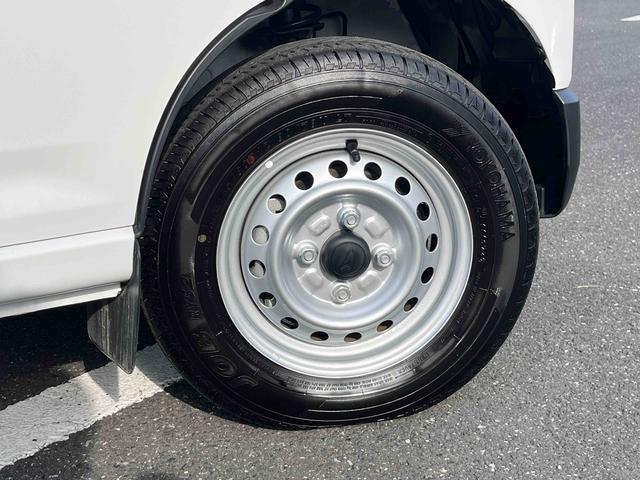 ハイゼットカーゴＤＸオートライト／衝突回避支援システム／オートハイビーム／横滑り防止装置／コーナーセンサー／スペアタイヤ／ＡＭ・ＦＭラジオ／マニュアルエアコン／アイドリングストップ／キーレス／オーバーヘッドシェルフ（千葉県）の中古車