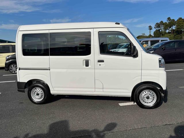 ハイゼットカーゴＤＸオートライト／衝突回避支援システム／オートハイビーム／横滑り防止装置／コーナーセンサー／スペアタイヤ／ＡＭ・ＦＭラジオ／マニュアルエアコン／アイドリングストップ／キーレス／オーバーヘッドシェルフ（千葉県）の中古車