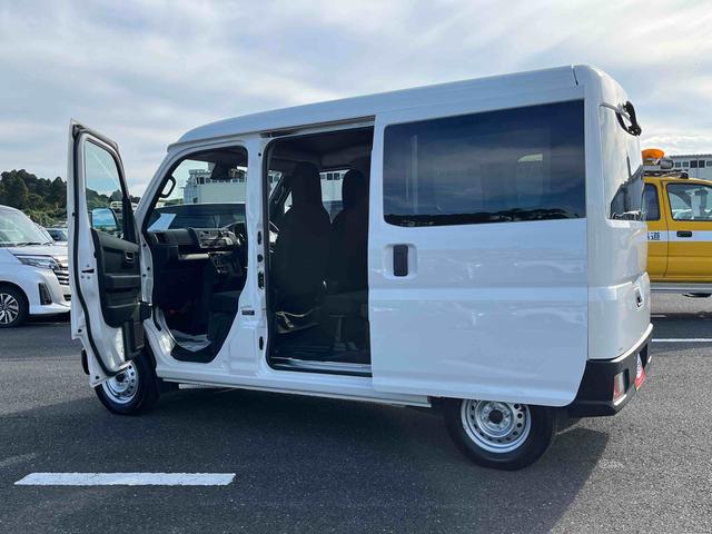 ハイゼットカーゴＤＸオートライト／衝突回避支援システム／オートハイビーム／横滑り防止装置／コーナーセンサー／スペアタイヤ／ＡＭ・ＦＭラジオ／マニュアルエアコン／アイドリングストップ／キーレス／オーバーヘッドシェルフ（千葉県）の中古車