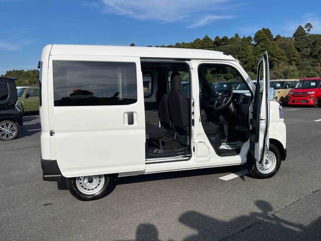 ハイゼットカーゴＤＸオートライト／衝突回避支援システム／オートハイビーム／横滑り防止装置／コーナーセンサー／スペアタイヤ／ＡＭ・ＦＭラジオ／マニュアルエアコン／アイドリングストップ／キーレス／オーバーヘッドシェルフ（千葉県）の中古車