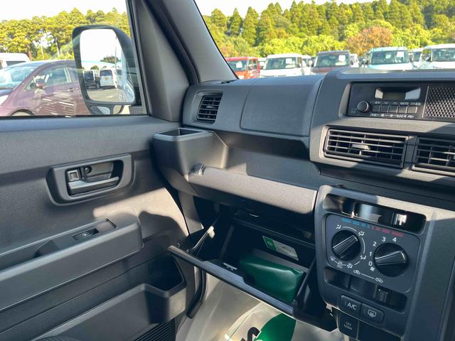 ハイゼットカーゴＤＸオートライト／衝突回避支援システム／オートハイビーム／横滑り防止装置／コーナーセンサー／スペアタイヤ／ＡＭ・ＦＭラジオ／マニュアルエアコン／アイドリングストップ／キーレス／オーバーヘッドシェルフ（千葉県）の中古車