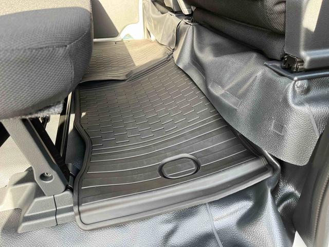 ハイゼットカーゴＤＸオートライト／衝突回避支援システム／オートハイビーム／横滑り防止装置／コーナーセンサー／スペアタイヤ／ＡＭ・ＦＭラジオ／マニュアルエアコン／アイドリングストップ／キーレス／オーバーヘッドシェルフ（千葉県）の中古車