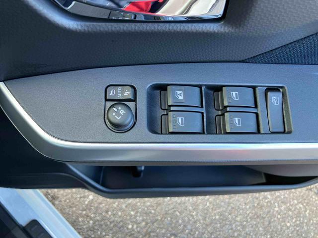 トールカスタムＧＬＥＤヘッドライト＆フォグランプ　アダプティブクルコン　１４インチアルミホイール　両側電動スライドドア　電動パーキングブレーキ　プッシュボタンスターター　コーナーセンサー　衝突被害軽減ブレーキ（千葉県）の中古車