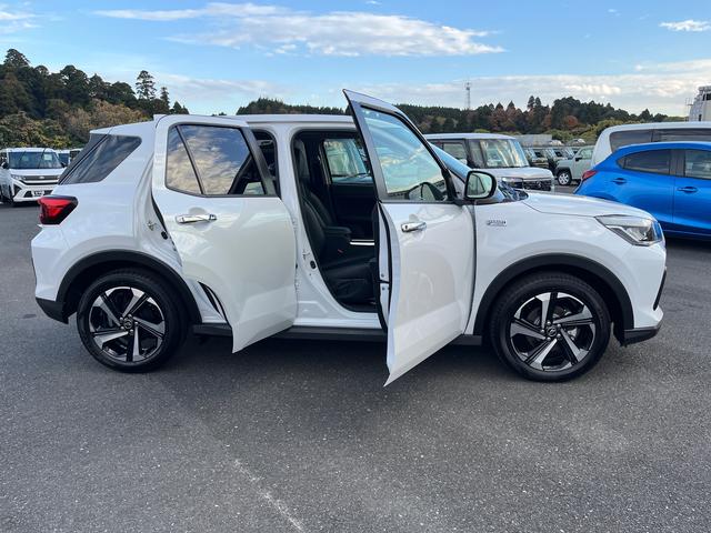 ロッキープレミアムG HEV衝突回避支援システム/横滑り防止装置/コーナーセンサー/オートエアコン/プッシュボタンエンジンスターター/アダプティブクルーズコントロール/LEDヘッドライト/電動格納ドアミラー/オートライト(千葉県)の中古車