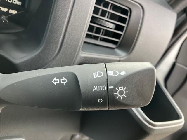 ハイゼットカーゴDXオートライト/衝突回避支援システム/オートハイビーム/横滑り防止装置/コーナーセンサー/AM・FMラジオ/マニュアルエアコン/アイドリングストップ/キーレスエントリー/オーバーヘッドシェルフ(千葉県)の中古車