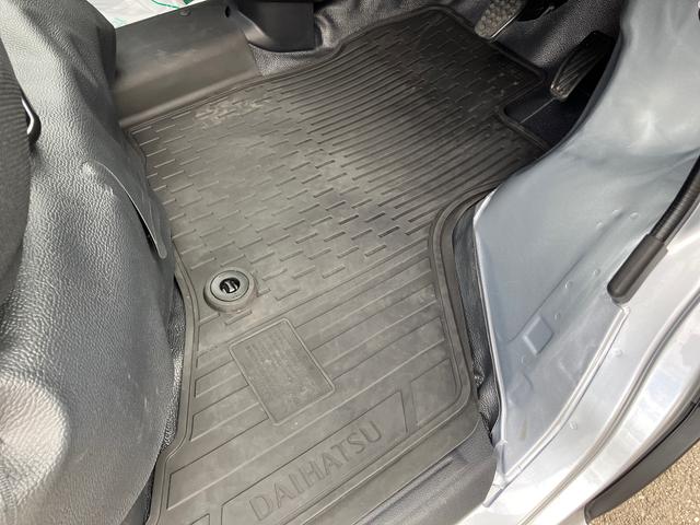 ハイゼットカーゴDXオートライト/衝突回避支援システム/オートハイビーム/横滑り防止装置/コーナーセンサー/AM・FMラジオ/マニュアルエアコン/アイドリングストップ/キーレスエントリー/オーバーヘッドシェルフ(千葉県)の中古車