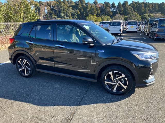 ロッキープレミアムＧ　ＨＥＶアダプティブクルコン　ＬＥＤヘッドライト＆フォグランプ　バックフォグランプ　１７インチアルミホイール　シートヒーター　電動駐車ブレーキ　コーナーセンサー　衝突被害軽減ブレーキ（千葉県）の中古車