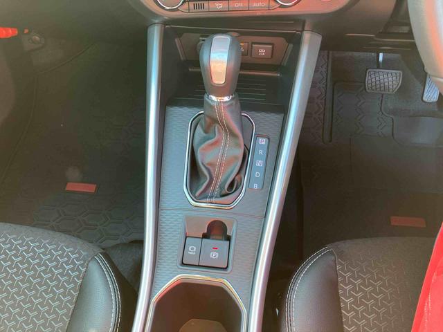 ロッキープレミアムＧ　ＨＥＶアダプティブクルコン　ＬＥＤヘッドライト＆フォグランプ　バックフォグランプ　１７インチアルミホイール　シートヒーター　電動駐車ブレーキ　コーナーセンサー　衝突被害軽減ブレーキ（千葉県）の中古車