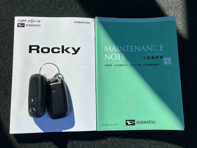 ロッキープレミアムＧ　ＨＥＶアダプティブクルコン　ＬＥＤヘッドライト＆フォグランプ　バックフォグランプ　１７インチアルミホイール　シートヒーター　電動駐車ブレーキ　コーナーセンサー　衝突被害軽減ブレーキ（千葉県）の中古車