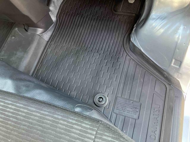 ハイゼットカーゴＤＸ衝突被害軽減ブレーキ　コーナーセンサー　オートライト　プライバシーガラス　フロントパワーウィンドウ　オーバーヘッドシェルフ　スピーカー一体型ＡＭ・ＦＭラジオ　キーレスエントリー　アイドリングストップ（千葉県）の中古車