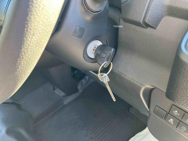 ハイゼットカーゴデラックス衝突被害軽減ブレーキ　コーナーセンサー　オートライト　プライバシーガラス　フロントパワーウィンドウ　オーバーヘッドシェルフ　スピーカー一体型ＡＭ・ＦＭラジオ　キーレスエントリー　アイドリングストップ（千葉県）の中古車