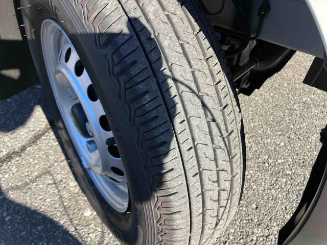 ハイゼットカーゴデラックス衝突被害軽減ブレーキ　コーナーセンサー　オートライト　プライバシーガラス　フロントパワーウィンドウ　オーバーヘッドシェルフ　スピーカー一体型ＡＭ・ＦＭラジオ　キーレスエントリー　アイドリングストップ（千葉県）の中古車