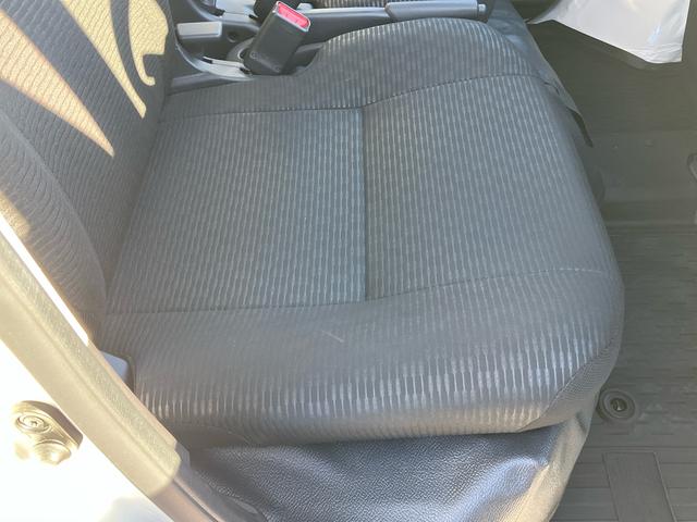 ハイゼットカーゴデラックス衝突被害軽減ブレーキ　コーナーセンサー　オートライト　プライバシーガラス　フロントパワーウィンドウ　オーバーヘッドシェルフ　スピーカー一体型ＡＭ・ＦＭラジオ　キーレスエントリー　アイドリングストップ（千葉県）の中古車