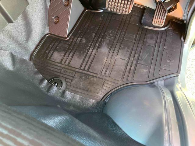 ハイゼットトラックジャンボエクストラＣＶＴ　電子制御式４ＷＤ　副変速機　スーパーデフロック　ＬＥＤヘッド＆フォグランプ　ＬＥＤ荷台灯　プッシュボタンスタート　電格ドアミラー　オーバーヘッドシェルフ　コーナーセンサー　衝突被害軽減ブレーキ（千葉県）の中古車