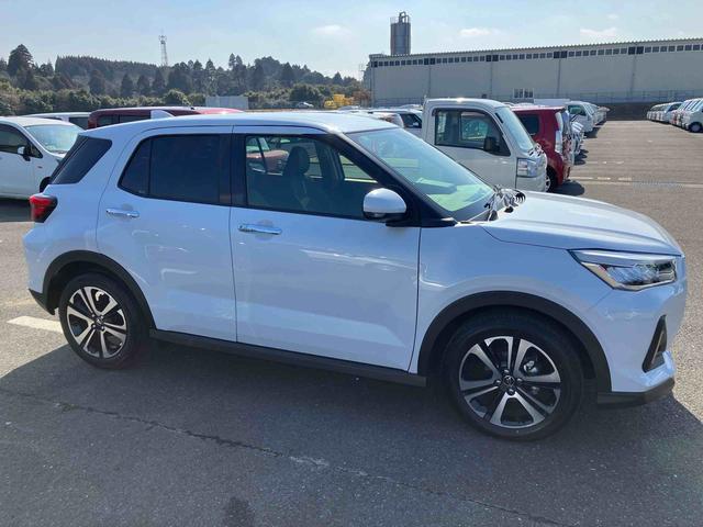 ロッキープレミアムＧアダプティブクルコン　ＬＥＤヘッドライト＆フォグランプ　バックフォグランプ　１７インチアルミホイール　シートヒーター　電動駐車ブレーキ　コーナーセンサー　衝突被害軽減ブレーキ（千葉県）の中古車