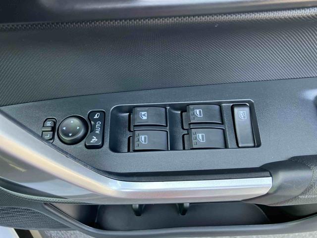 ロッキープレミアムＧアダプティブクルコン　ＬＥＤヘッドライト＆フォグランプ　バックフォグランプ　１７インチアルミホイール　シートヒーター　電動駐車ブレーキ　コーナーセンサー　衝突被害軽減ブレーキ（千葉県）の中古車