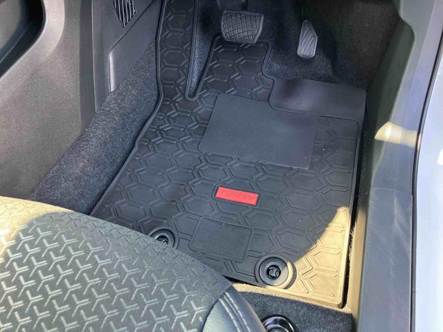 ロッキープレミアムＧアダプティブクルコン　ＬＥＤヘッドライト＆フォグランプ　バックフォグランプ　１７インチアルミホイール　シートヒーター　電動駐車ブレーキ　コーナーセンサー　衝突被害軽減ブレーキ（千葉県）の中古車