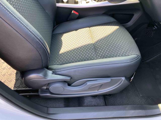 ロッキープレミアムＧアダプティブクルコン　ＬＥＤヘッドライト＆フォグランプ　バックフォグランプ　１７インチアルミホイール　シートヒーター　電動駐車ブレーキ　コーナーセンサー　衝突被害軽減ブレーキ（千葉県）の中古車