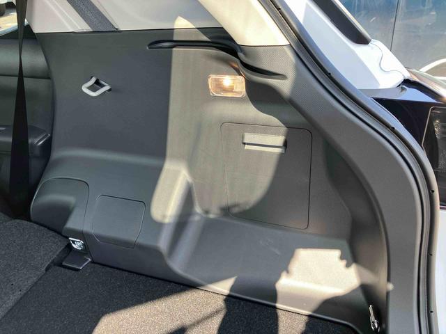 ロッキープレミアムＧアダプティブクルコン　ＬＥＤヘッドライト＆フォグランプ　バックフォグランプ　１７インチアルミホイール　シートヒーター　電動駐車ブレーキ　コーナーセンサー　衝突被害軽減ブレーキ（千葉県）の中古車