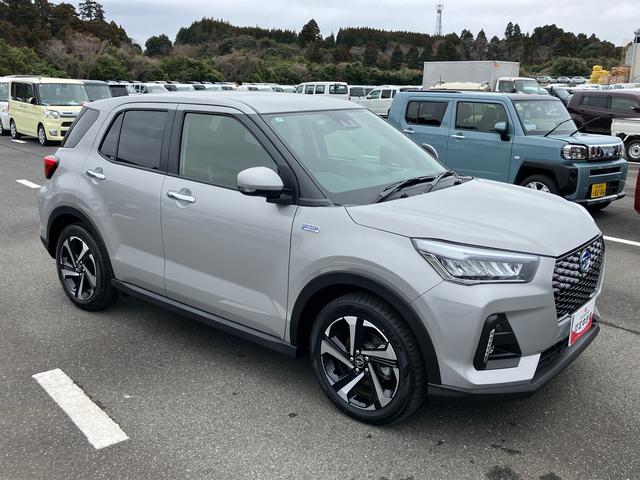 ロッキープレミアムＧ　ＨＥＶバックカメラ　アダプティブクルコン　ＬＥＤヘッドライト＆フォグランプ　バックフォグランプ　１７インチアルミホイール　シートヒーター　電動駐車ブレーキ　コーナーセンサー　衝突被害軽減ブレーキ（千葉県）の中古車