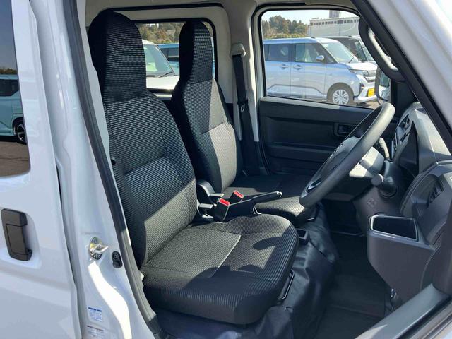 ハイゼットカーゴデラックス　４ＷＤスマートキー　電動格納ドアミラー　リヤヒーター　イージークローザー　プライバシーガラス　フロントパワーウィンドウ　オーバーヘッドシェルフ　スピーカー一体型ＡＭ・ＦＭラジオ　衝突被害軽減ブレーキ（千葉県）の中古車
