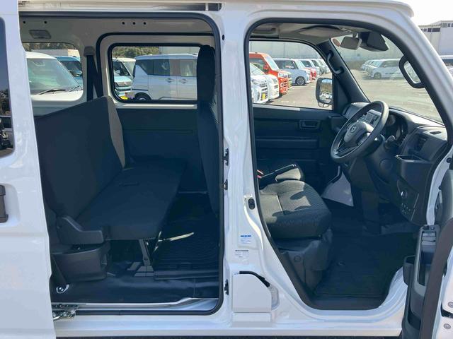 ハイゼットカーゴデラックス　４ＷＤスマートキー　電動格納ドアミラー　リヤヒーター　イージークローザー　プライバシーガラス　フロントパワーウィンドウ　オーバーヘッドシェルフ　スピーカー一体型ＡＭ・ＦＭラジオ　衝突被害軽減ブレーキ（千葉県）の中古車