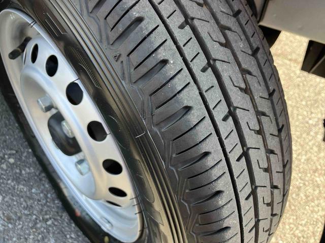 ハイゼットカーゴデラックス　４ＷＤスマートキー　電動格納ドアミラー　リヤヒーター　イージークローザー　プライバシーガラス　フロントパワーウィンドウ　オーバーヘッドシェルフ　スピーカー一体型ＡＭ・ＦＭラジオ　衝突被害軽減ブレーキ（千葉県）の中古車