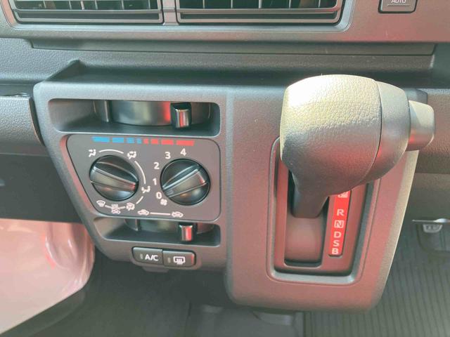 ハイゼットカーゴデラックス　４ＷＤスマートキー　電動格納ドアミラー　リヤヒーター　イージークローザー　プライバシーガラス　フロントパワーウィンドウ　オーバーヘッドシェルフ　スピーカー一体型ＡＭ・ＦＭラジオ　衝突被害軽減ブレーキ（千葉県）の中古車