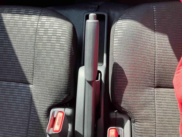 ハイゼットカーゴデラックス　４ＷＤスマートキー　電動格納ドアミラー　リヤヒーター　イージークローザー　プライバシーガラス　フロントパワーウィンドウ　オーバーヘッドシェルフ　スピーカー一体型ＡＭ・ＦＭラジオ　衝突被害軽減ブレーキ（千葉県）の中古車