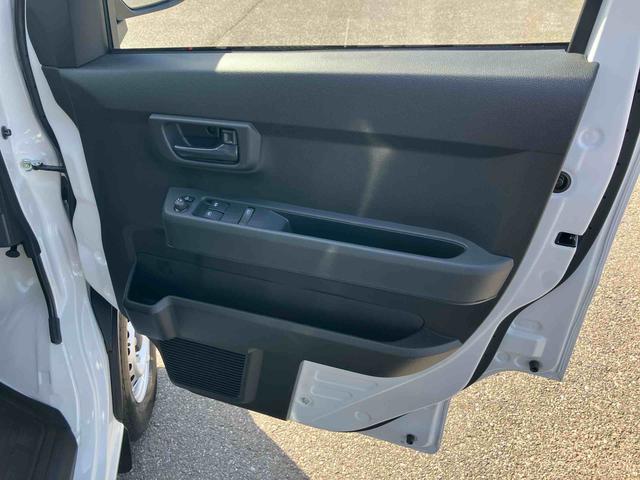 ハイゼットカーゴデラックス　４ＷＤスマートキー　電動格納ドアミラー　リヤヒーター　イージークローザー　プライバシーガラス　フロントパワーウィンドウ　オーバーヘッドシェルフ　スピーカー一体型ＡＭ・ＦＭラジオ　衝突被害軽減ブレーキ（千葉県）の中古車