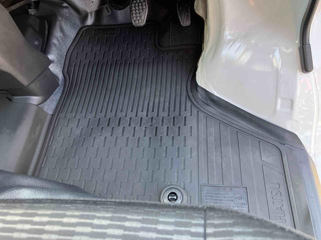 ハイゼットカーゴデラックス　４ＷＤスマートキー　電動格納ドアミラー　リヤヒーター　イージークローザー　プライバシーガラス　フロントパワーウィンドウ　オーバーヘッドシェルフ　スピーカー一体型ＡＭ・ＦＭラジオ　衝突被害軽減ブレーキ（千葉県）の中古車