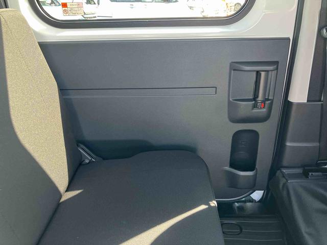 ハイゼットカーゴデラックス　４ＷＤスマートキー　電動格納ドアミラー　リヤヒーター　イージークローザー　プライバシーガラス　フロントパワーウィンドウ　オーバーヘッドシェルフ　スピーカー一体型ＡＭ・ＦＭラジオ　衝突被害軽減ブレーキ（千葉県）の中古車