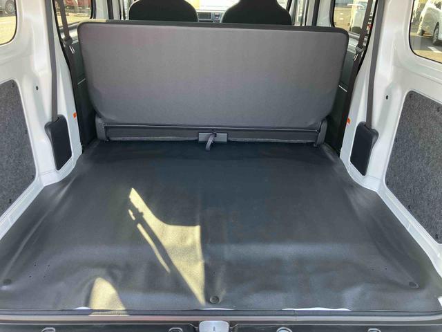 ハイゼットカーゴデラックス　４ＷＤスマートキー　電動格納ドアミラー　リヤヒーター　イージークローザー　プライバシーガラス　フロントパワーウィンドウ　オーバーヘッドシェルフ　スピーカー一体型ＡＭ・ＦＭラジオ　衝突被害軽減ブレーキ（千葉県）の中古車