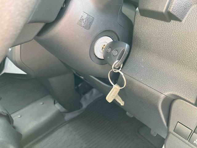 ハイゼットカーゴデラックス衝突被害軽減ブレーキ コーナーセンサー オートライト プライバシーガラス フロントパワーウィンドウ オーバーヘッドシェルフ スピーカー一体型AM・FMラジオ キーレスエントリー アイドリングストップ(千葉県)の中古車