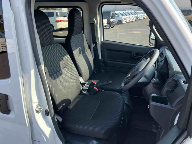 ハイゼットカーゴデラックス衝突被害軽減ブレーキ コーナーセンサー オートライト プライバシーガラス フロントパワーウィンドウ オーバーヘッドシェルフ スピーカー一体型AM・FMラジオ キーレスエントリー アイドリングストップ(千葉県)の中古車