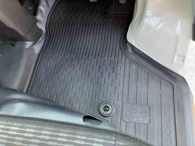 ハイゼットカーゴデラックス衝突被害軽減ブレーキ　コーナーセンサー　オートライト　プライバシーガラス　フロントパワーウィンドウ　オーバーヘッドシェルフ　スピーカー一体型ＡＭ・ＦＭラジオ　キーレスエントリー　アイドリングストップ（千葉県）の中古車