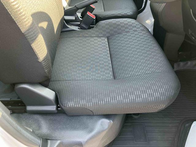 ハイゼットカーゴデラックス衝突被害軽減ブレーキ　コーナーセンサー　オートライト　プライバシーガラス　フロントパワーウィンドウ　オーバーヘッドシェルフ　スピーカー一体型ＡＭ・ＦＭラジオ　キーレスエントリー　アイドリングストップ（千葉県）の中古車