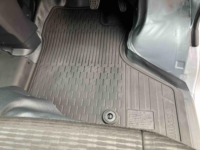 ハイゼットカーゴデラックス衝突被害軽減ブレーキ コーナーセンサー オートライト プライバシーガラス フロントパワーウィンドウ オーバーヘッドシェルフ スピーカー一体型AM・FMラジオ キーレスエントリー アイドリングストップ(千葉県)の中古車