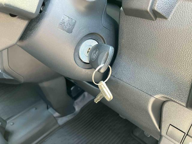 ハイゼットカーゴデラックス衝突被害軽減ブレーキ コーナーセンサー オートライト プライバシーガラス フロントパワーウィンドウ オーバーヘッドシェルフ スピーカー一体型AM・FMラジオ キーレスエントリー アイドリングストップ(千葉県)の中古車