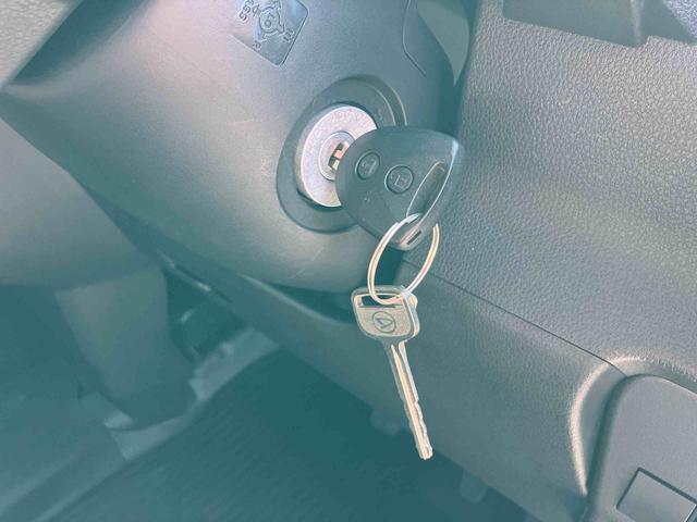 ハイゼットカーゴDX衝突被害軽減ブレーキ コーナーセンサー オートライト プライバシーガラス フロントパワーウィンドウ オーバーヘッドシェルフ スピーカー一体型AM・FMラジオ キーレスエントリー アイドリングストップ(千葉県)の中古車