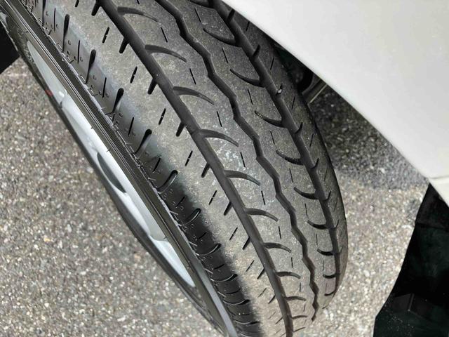 ハイゼットカーゴデラックス衝突被害軽減ブレーキ コーナーセンサー オートライト プライバシーガラス フロントパワーウィンドウ オーバーヘッドシェルフ スピーカー一体型AM・FMラジオ キーレスエントリー アイドリングストップ(千葉県)の中古車