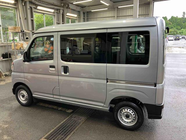 ハイゼットカーゴデラックス衝突被害軽減ブレーキ　コーナーセンサー　オートライト　プライバシーガラス　フロントパワーウィンドウ　オーバーヘッドシェルフ　スピーカー一体型ＡＭ・ＦＭラジオ　キーレスエントリー　アイドリングストップ（千葉県）の中古車