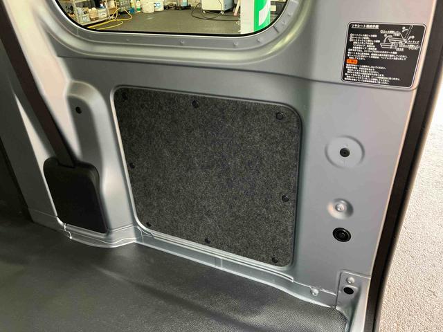 ハイゼットカーゴデラックス衝突被害軽減ブレーキ　コーナーセンサー　オートライト　プライバシーガラス　フロントパワーウィンドウ　オーバーヘッドシェルフ　スピーカー一体型ＡＭ・ＦＭラジオ　キーレスエントリー　アイドリングストップ（千葉県）の中古車
