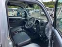 電子制御式４ＷＤ　荷台ＬＥＤライト　リヤ４枚リーフスプリング　スーパーデフロック　副変速機　衝突被害軽減ブレーキ　コーナーセンサー　スピーカー一体型ＡＭ／ＦＭラジオ　エアコン　パワステ（千葉県）の中古車