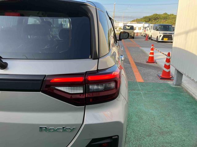 ロッキープレミアムＧ　ＨＥＶオートエアコン　衝突回避支援システム　コーナーセンサー　キーフリーシステム　プッシュボタンスタート　ＬＥＤヘッドランプ（沖縄県）の中古車