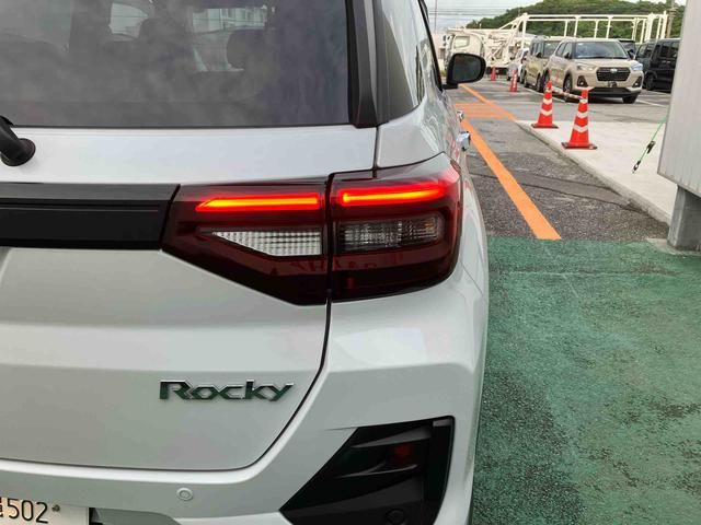 ロッキープレミアムG HEV(沖縄県)の中古車