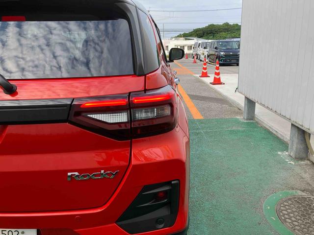 ロッキープレミアムＧ　ＨＥＶオートエアコン　衝突回避支援システム　コーナーセンサー　キーフリーシステム　プッシュボタンスタート　ＬＥＤヘッドランプ（沖縄県）の中古車